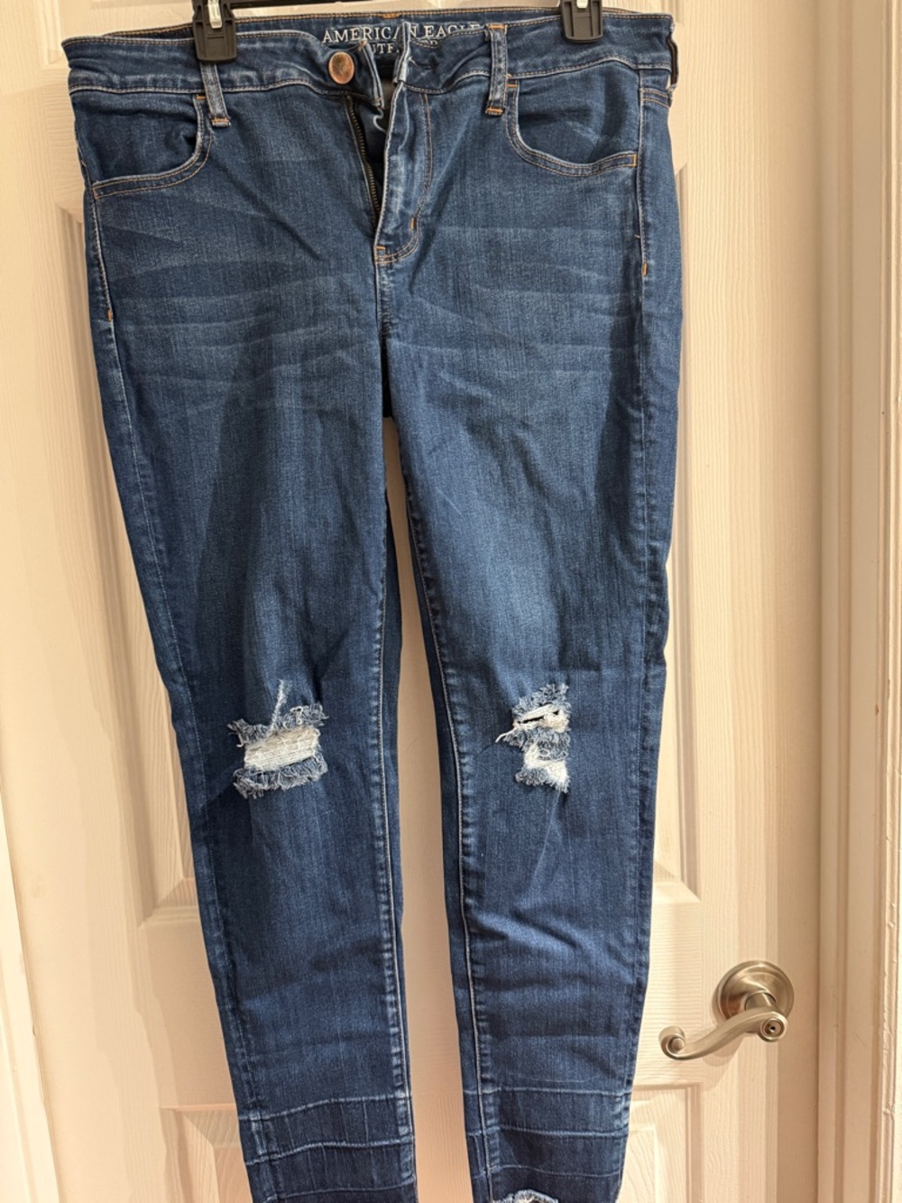 American Eagle Outfitters Women's Dark Blue Skinny Jeans with Knee Rips